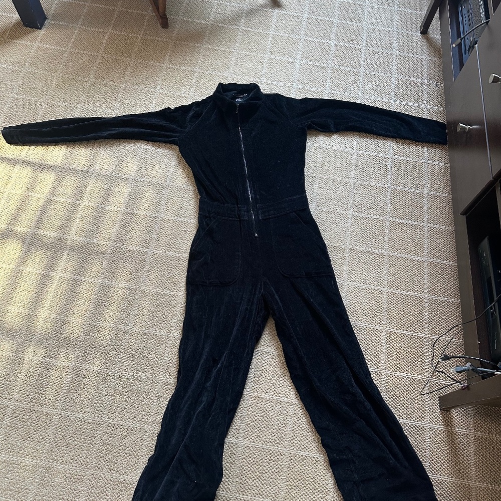 SALE!  EUC Majestic Filatures Velour Zip-front l/s JUMPSUIT!  Black, Size XS